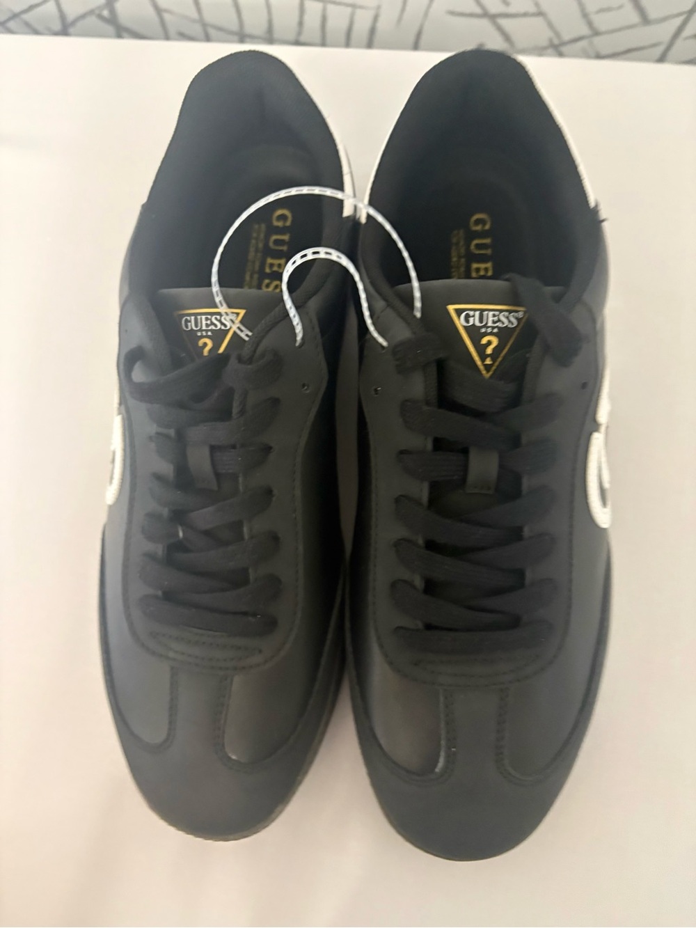 Guess Men's Borge sneakers in black featuring a large "G" logo. - Picture 7 of 10